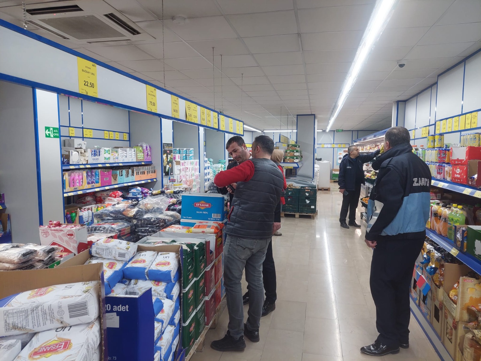 SİİRT’TE ZİNCİR MARKETLER DENETLENİYOR