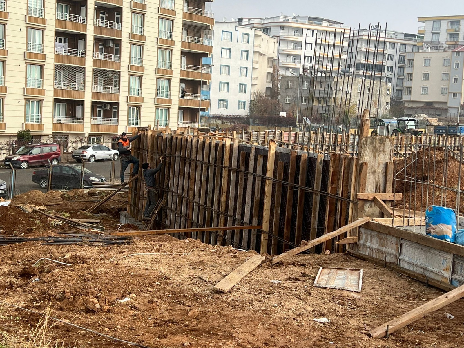 SİİRT BELEDİYESİ SPOR PARKI’NIN TEMELİ ATILDI