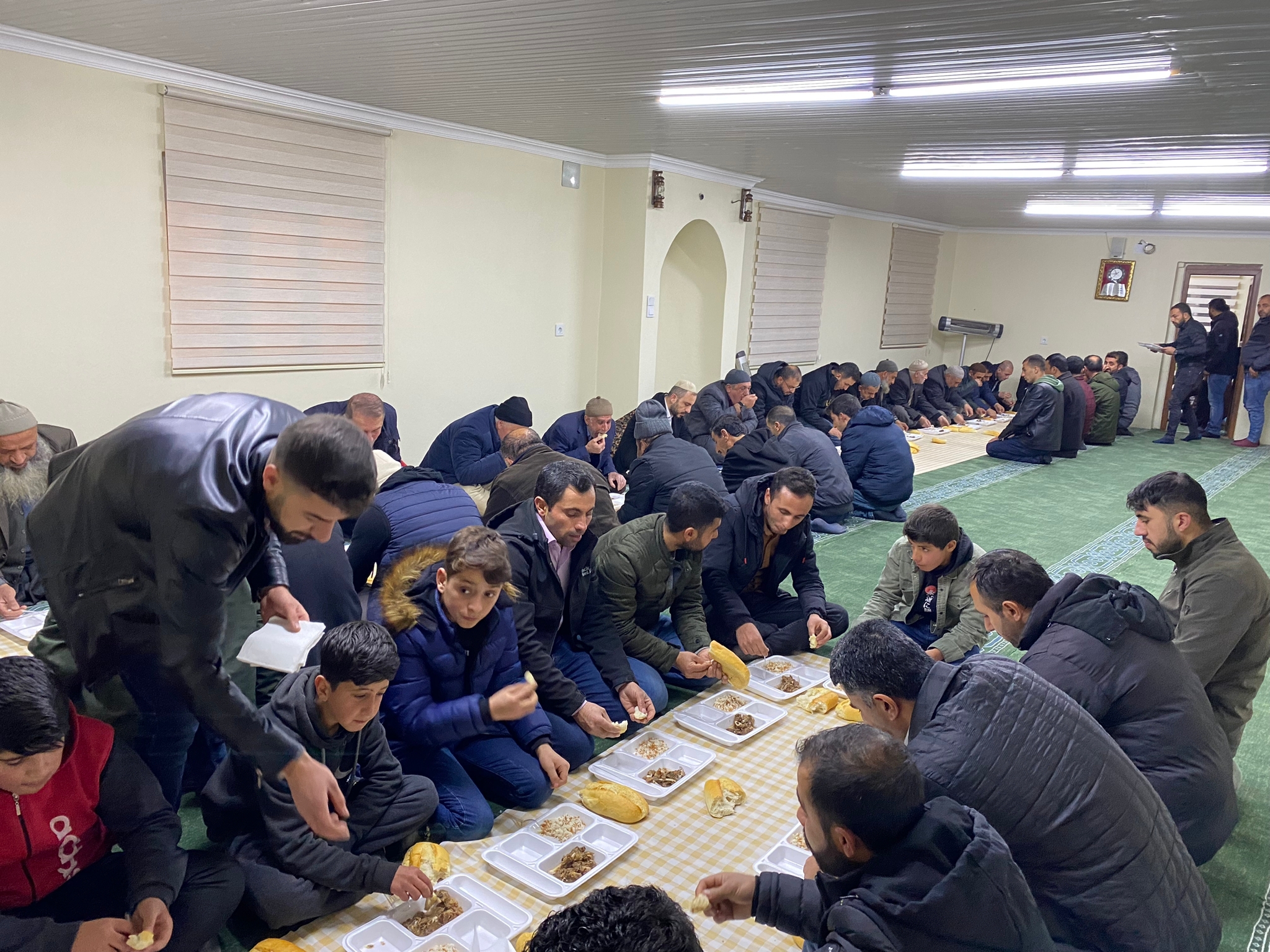 PERVARİLİ KANAAT ÖNDERİ HAMDULLAH ÖZCANIN GELENEKSEL HALE GETİRDİĞİ HAFTALIK MEVİT PROGRAMLARINA GENÇLERDEN BÜYÜK İLGİ