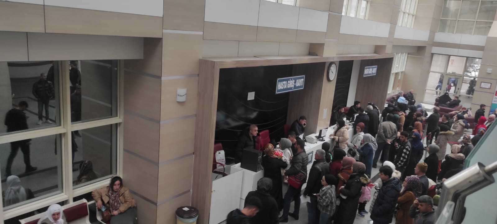 Hastane yönetiminin dikkatine!:  HEM HASTA HEM PERSONEL MAĞDUR