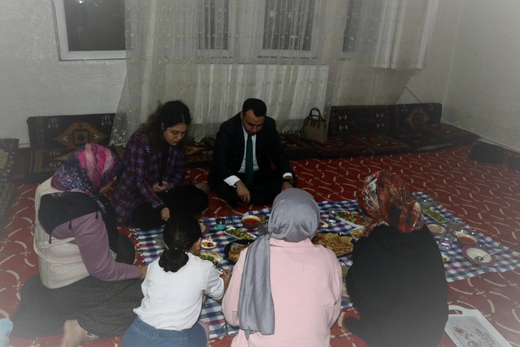 DEPREMZEDE AİLELER YALNIZ BIRAKILMIYOR