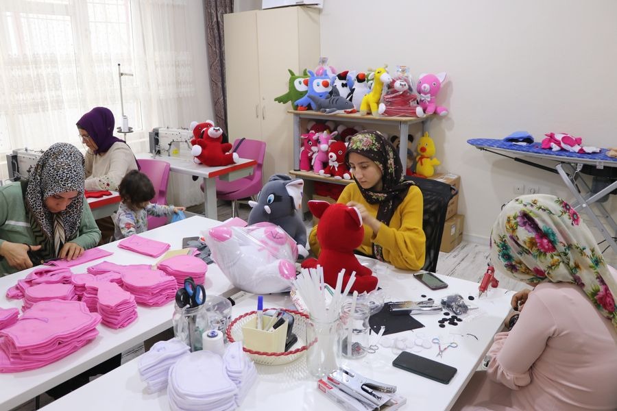 ADEM’den depremzedelere destek sürüyor