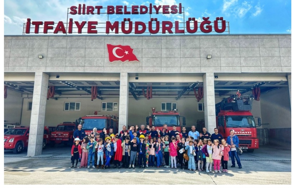 SİİRT’TE MİNİK ÖĞRENCİLER İTFAİYE’CİLERDEN EĞİTİM ALDI