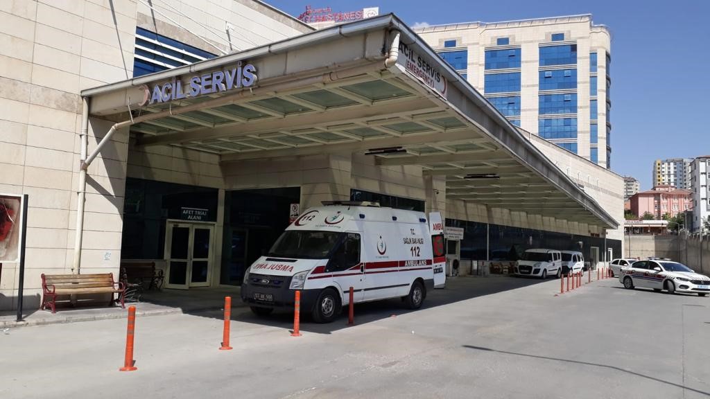 Yüksekten düşen adam yaralandı