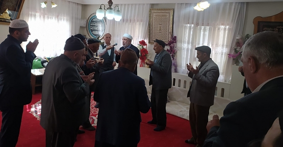 ŞEYH MUİNİDDİN AYDIN SİİRT’TE HUSUMETLİ İKİ AİLEYİ BARIŞTIRDI