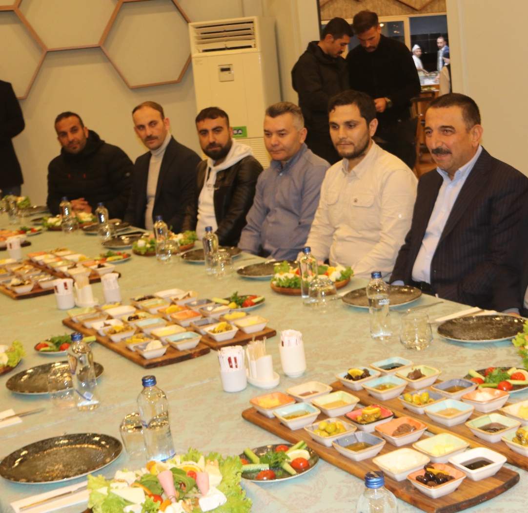 Vali, gazetecilerle sahurda bir araya geldi