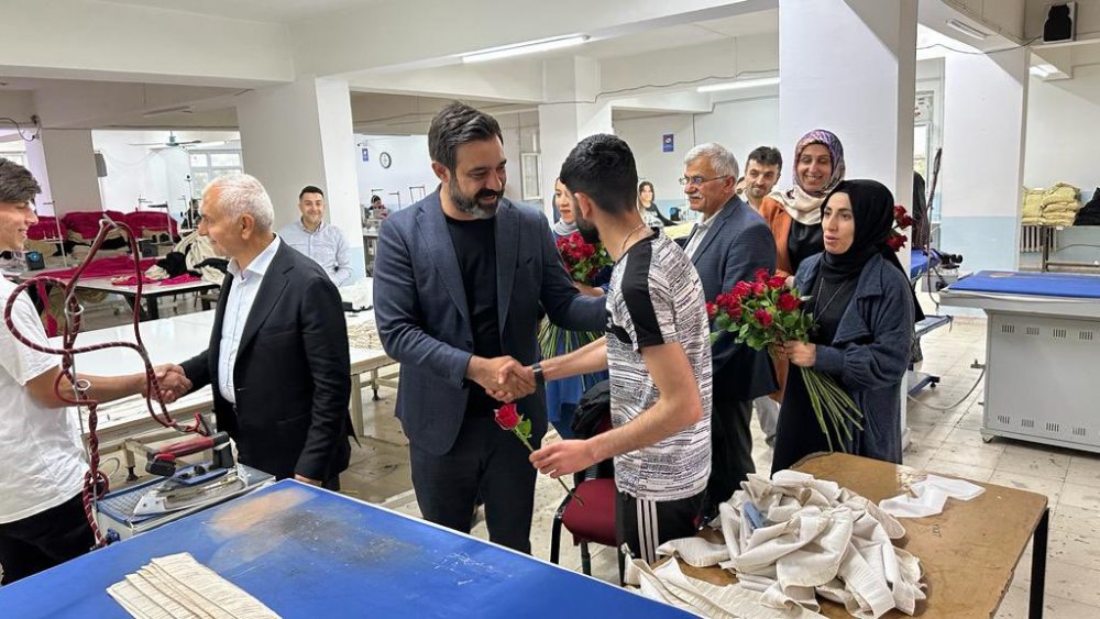 AK Parti Heyetinden 1 Mayıs İşçi Bayramında Tekstil Çalışanlarına Ziyaret