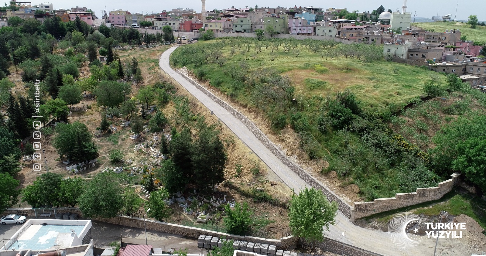 SİİRT BELEDİYESİ ŞEYH SÜLEYMAN MEZARLIĞI’NDA YOL YAPIM ÇALIŞMALARINI TAMAMLADI