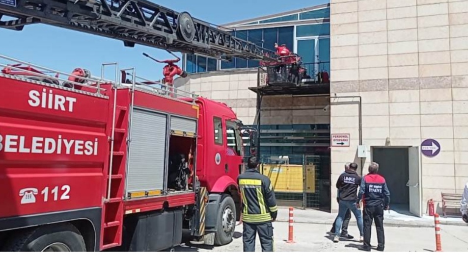 Siirt Eğitim ve Araştırma Hastanesinde Gerçeği Aratmayan Deprem Tatbikatı Yapıldı