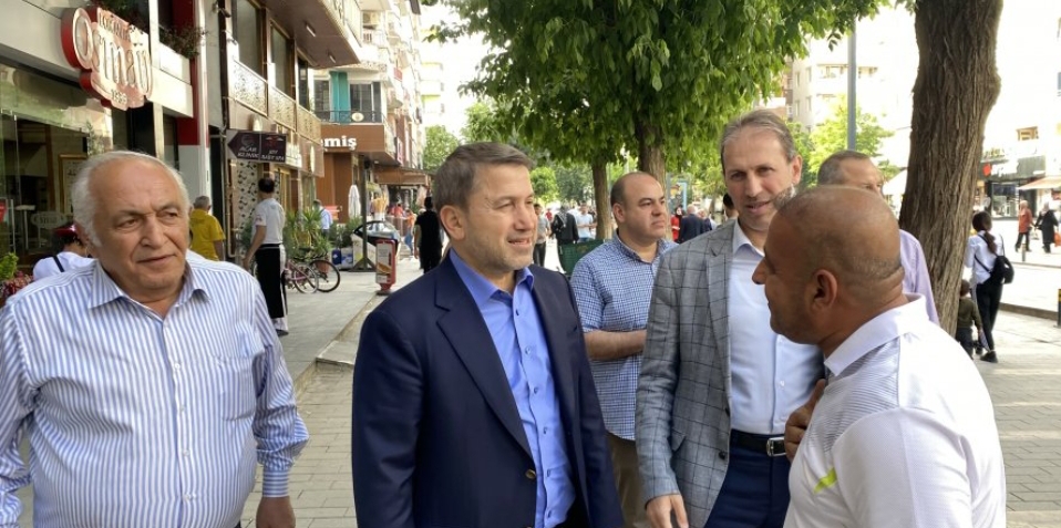 S.T.S.O Başkanı Güven KUZU Siirt Park AVM’deki üyelerinin sorun ve sıkıntılarını dinledi