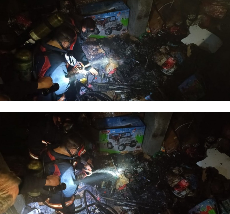 Siirt’te Oyuncak Deposunda Yangın Çıktı