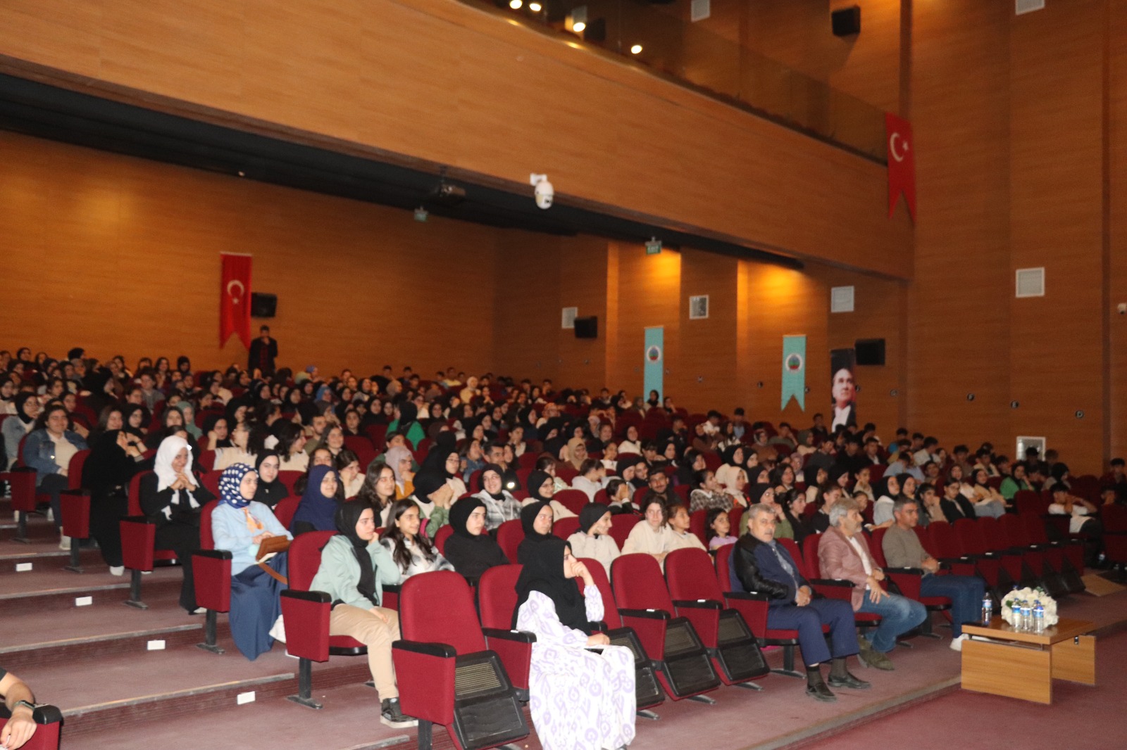 “ŞAHİDİMİZ ANADOLU” TİYATRO OYUNUNU SAHNELENDİ