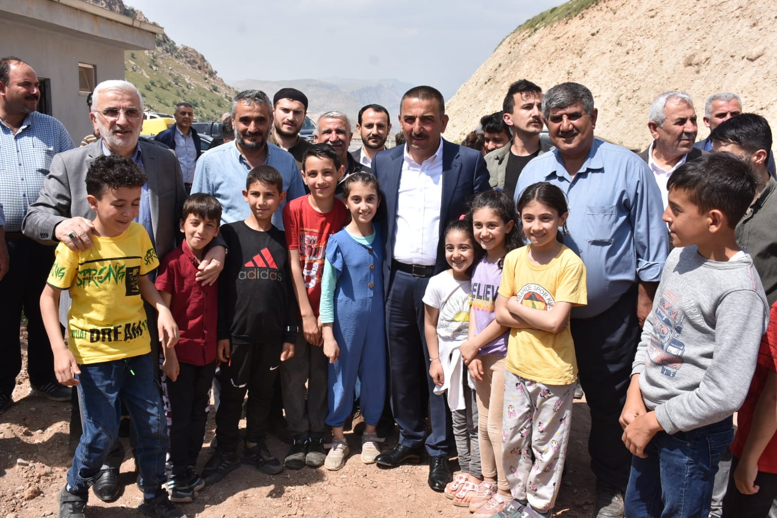 VALİ HACIBEKTAŞOĞLU, AKDOĞMUŞ KÖYÜ ŞENLİKLERİNDE VATANDAŞLARLA BULUŞTU