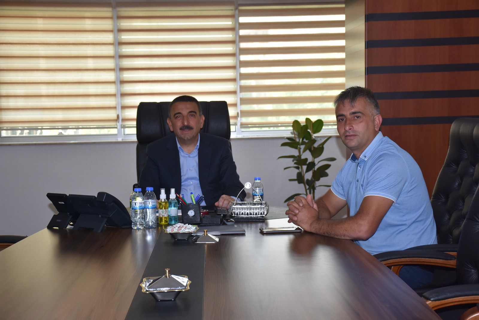 SİİRT VALİSİ HACIBEKTAŞOĞLU KÖY MUHTARLARINI AĞIRLAMAYA DEVAM EDİYOR