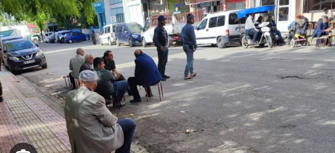 Siirt’te kaldırım işgallerine anlam verilemiyor