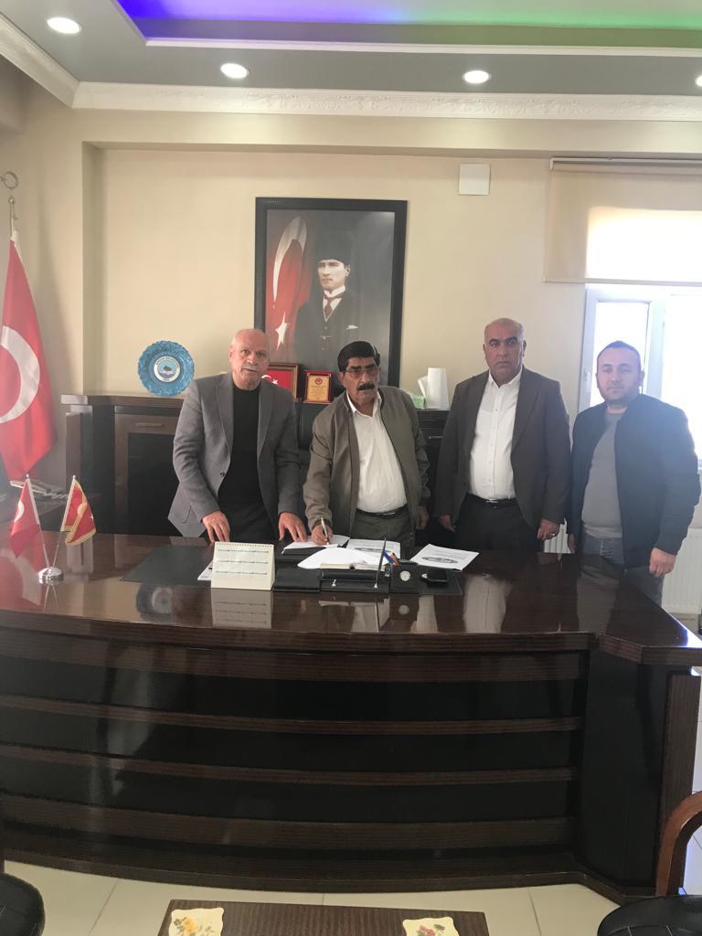 Başkan Akınay Bölgedeki Belediye İşçilerini Yalnız bırakmıyor.