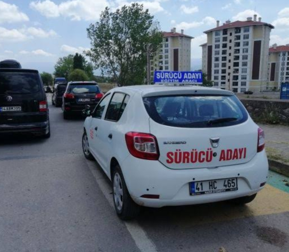 Siirt’te Ehliyet Almak İsteyen Vatandaşlar Dikkat! Siirt Sürücü Kursları ve Eğitimcileri Derneği uyardı.