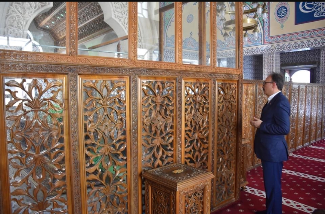 Yeni Valimizin ilk ziyareti Veysel Karani Hz.ne