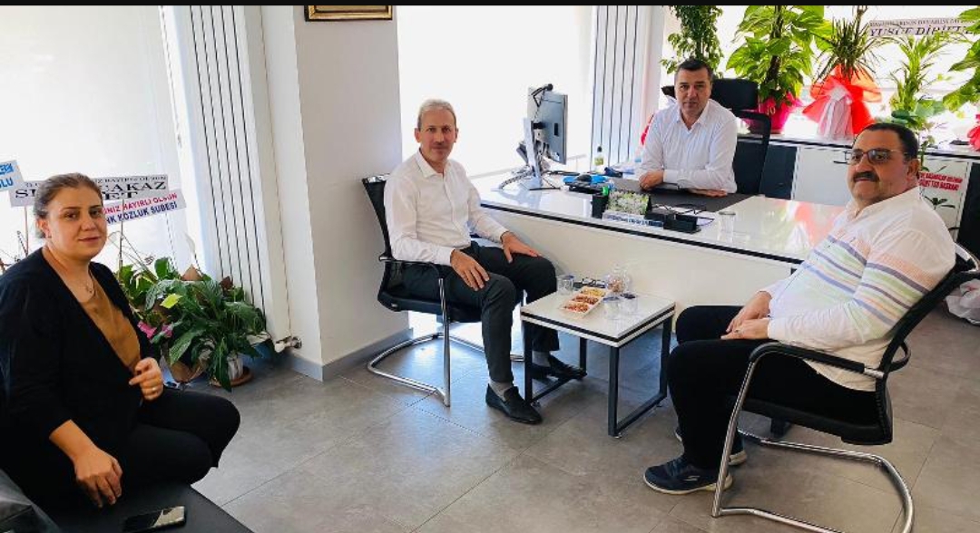 Siirt Ticaret ve sanayi Odası Başkan Vekili Fuat Özgür Çalapkulu, Halk Bankası A.Ş. Siirt Şubesi Müdürü Osman Dirikulu’yu makamında ziyaret etti.