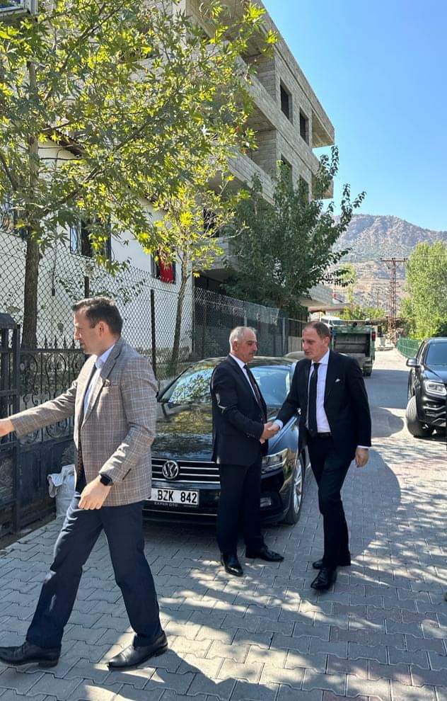 Gülderen ve Özcandan Başkan Özdemir’e ziyaret .