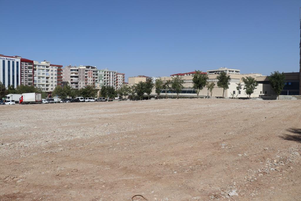 SİİRT BELEDİYESİ KENT MERKEZİNDE TRAFİĞİ RAHATLATIYOR.