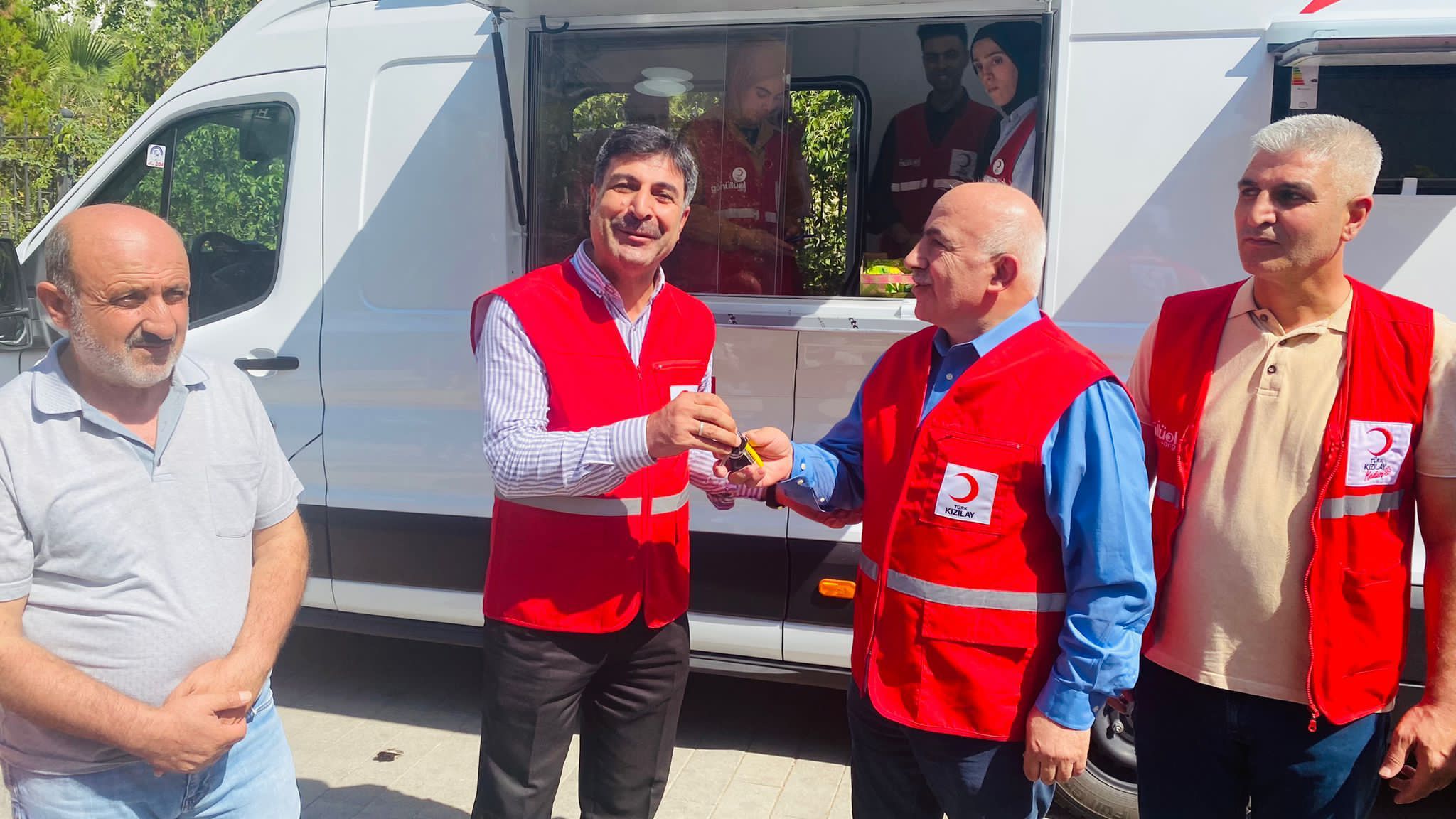 Türk Kızılay’dan Siirt şubesine mobil ikram aracı.