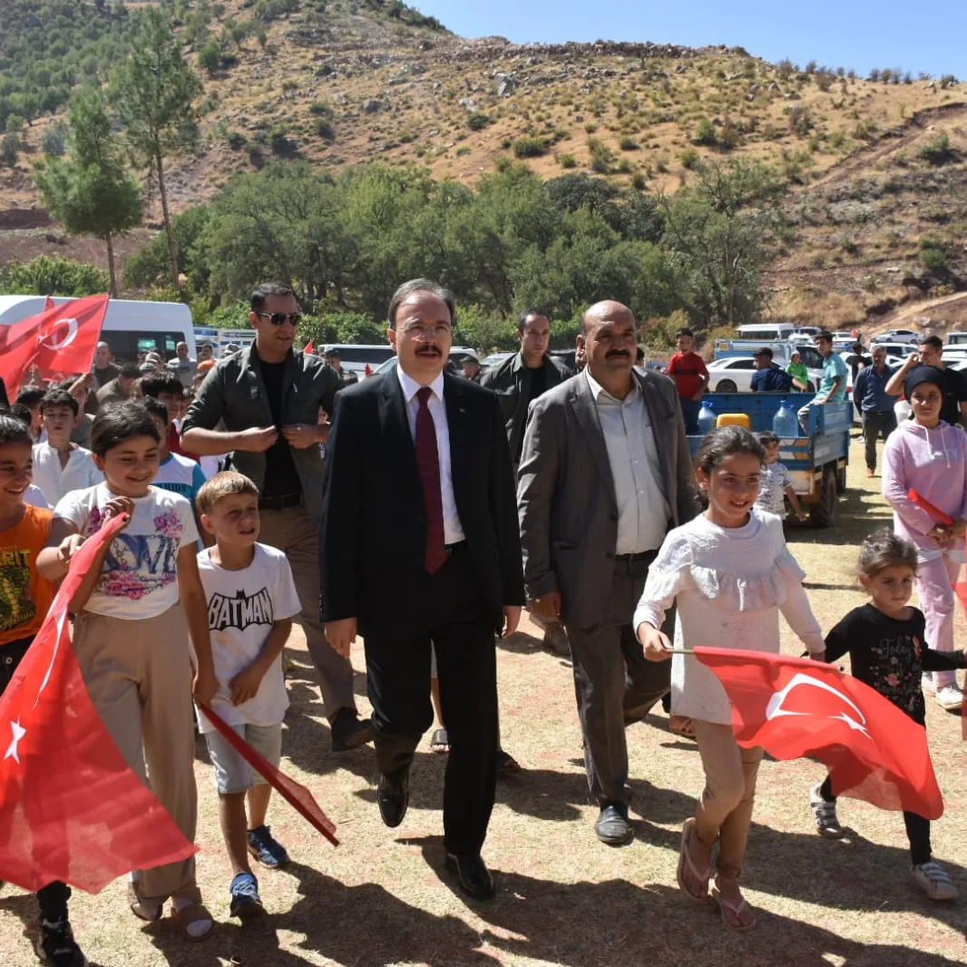 VALİ/BELEDİYE BAŞKAN VEKİLİ DR. KEMAL KIZILKAYA, MEYDANDERE KÖYÜ ŞENLİKLERİNDE VATANDAŞLARLA BİR ARAYA GELDİ