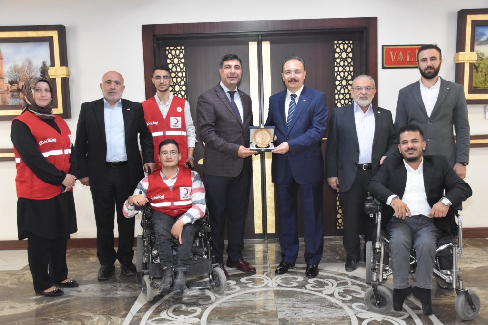 Vali Dr. Kemal Kızılkaya’ya “Kızılay Haftası” Ziyareti