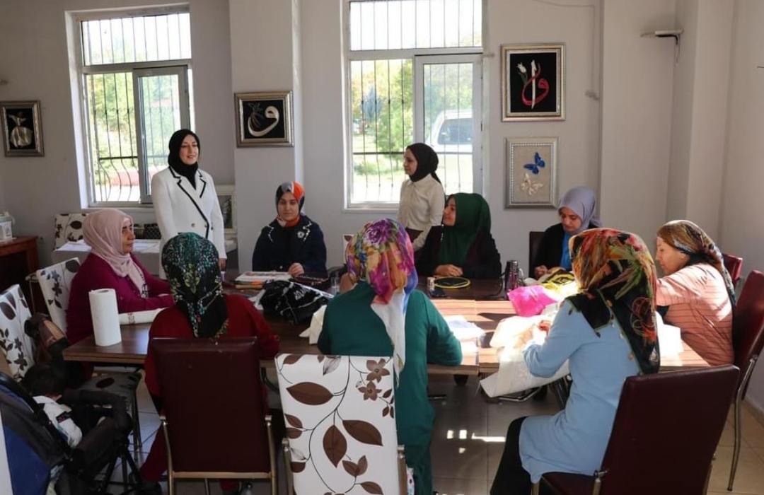 Vali Eşi Nurten Kızılkaya Hanımefendi Kursları ziyaret etti 