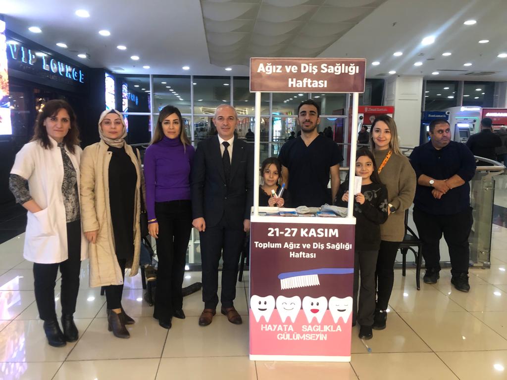Siirt’te Ağız Diş Sağlığı Haftası’nda Bilgilendirme Standı: Ücretsiz Diş Macunu ve Fırçası Dağıtıldı