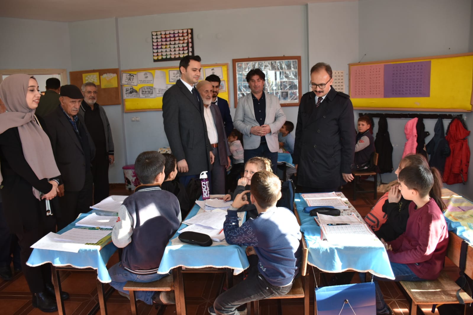 Vali Dr. Kemal Kızılkaya, Sinep Köyü İlkokulu’nda Öğrencilere Kitap Okuma ve Çalışma Öğütleri Verdi