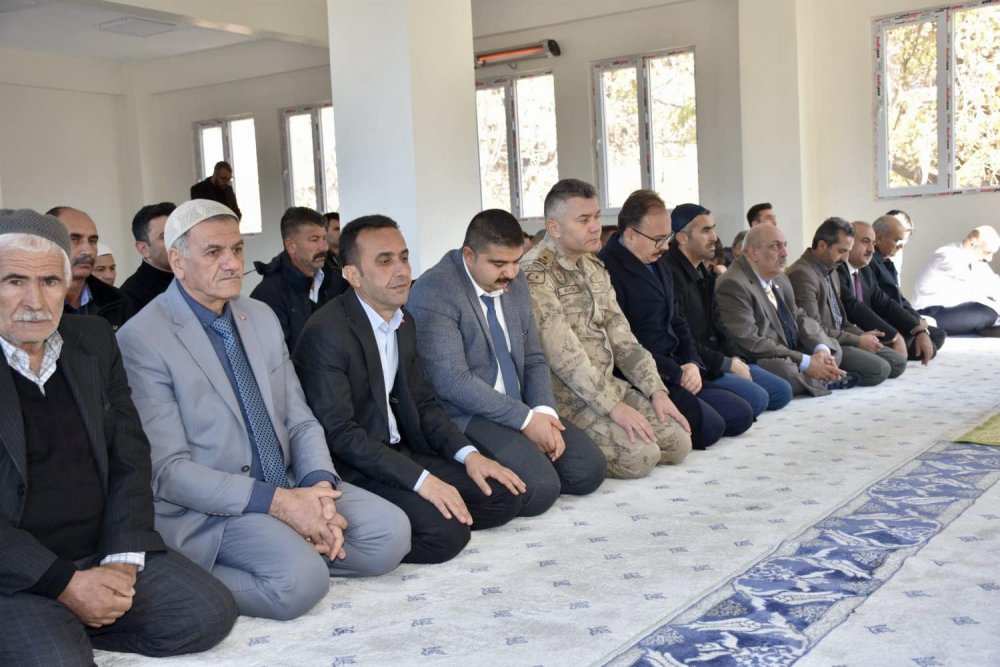 Vali Dr. Kemal Kızılkaya “Eruh Belediye Camii ve Taziye Evi açılışına katıldı