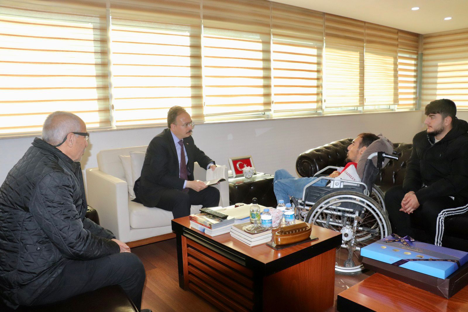 VALİ DR. KEMAL KIZILKAYA HALKLA BULUŞMAYA DEVAM EDİYOR