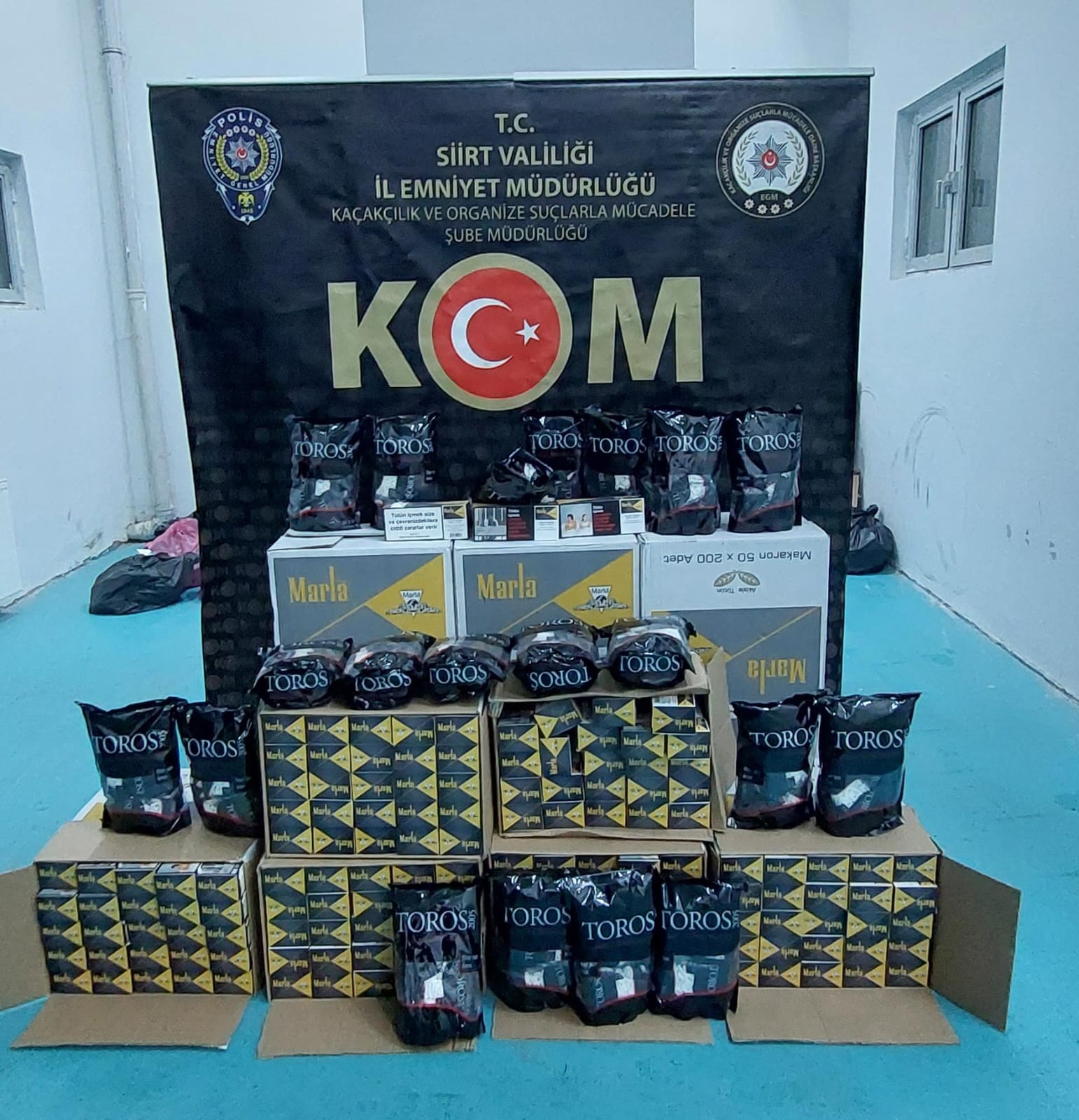 Siirt’te Park Halinde Olan Bir Araçta Yapılan Aramada Çok Sayıda Boş Makaron ve Sigara Filtresi Ele Geçirildi