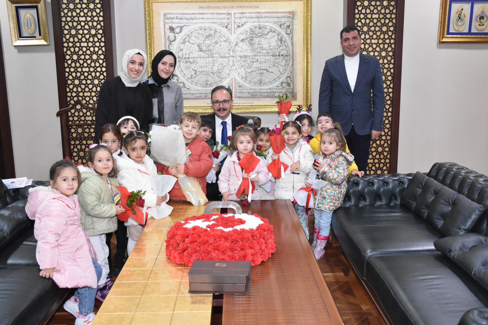 Melodi Çocuk Gelişim Merkezi yönetim kurulu Vali D. Kemal Kızılkaya’yı Makamında ziyaret etti.
