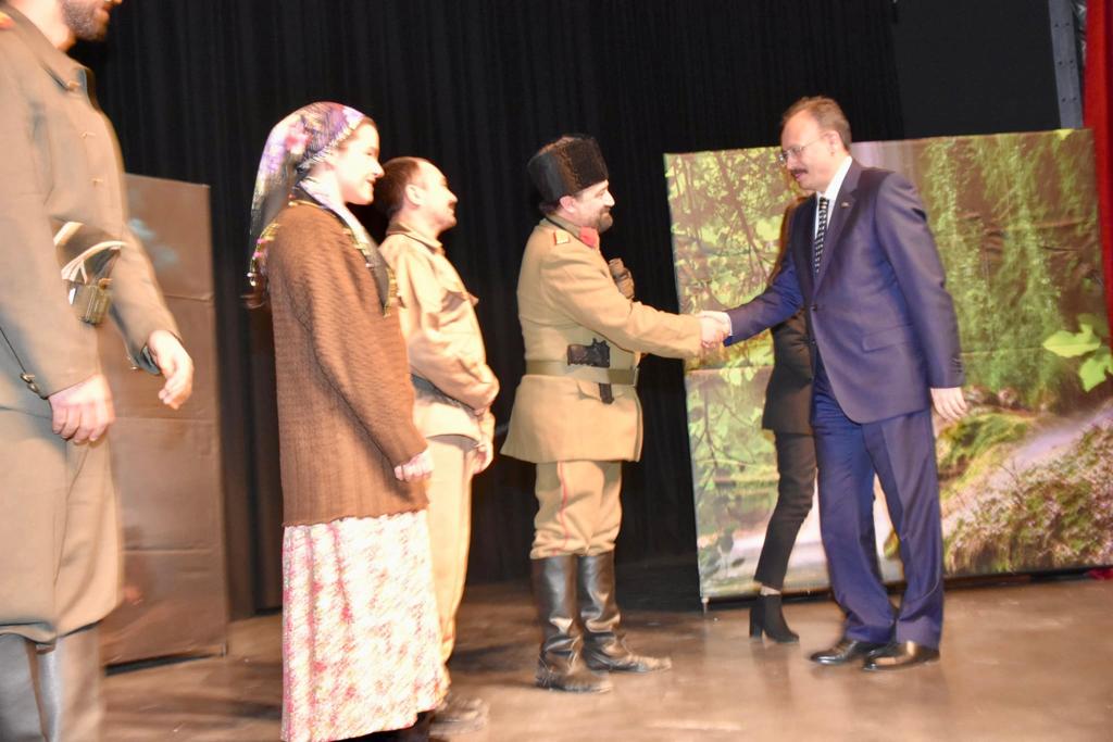 SİİR BELEDİYESİ TARAFINDAN DÜZENLENEN MİHENK TAŞLARI TİYATRO GÖSTERİSİ BÜYÜK İLGİ GÖRDÜ