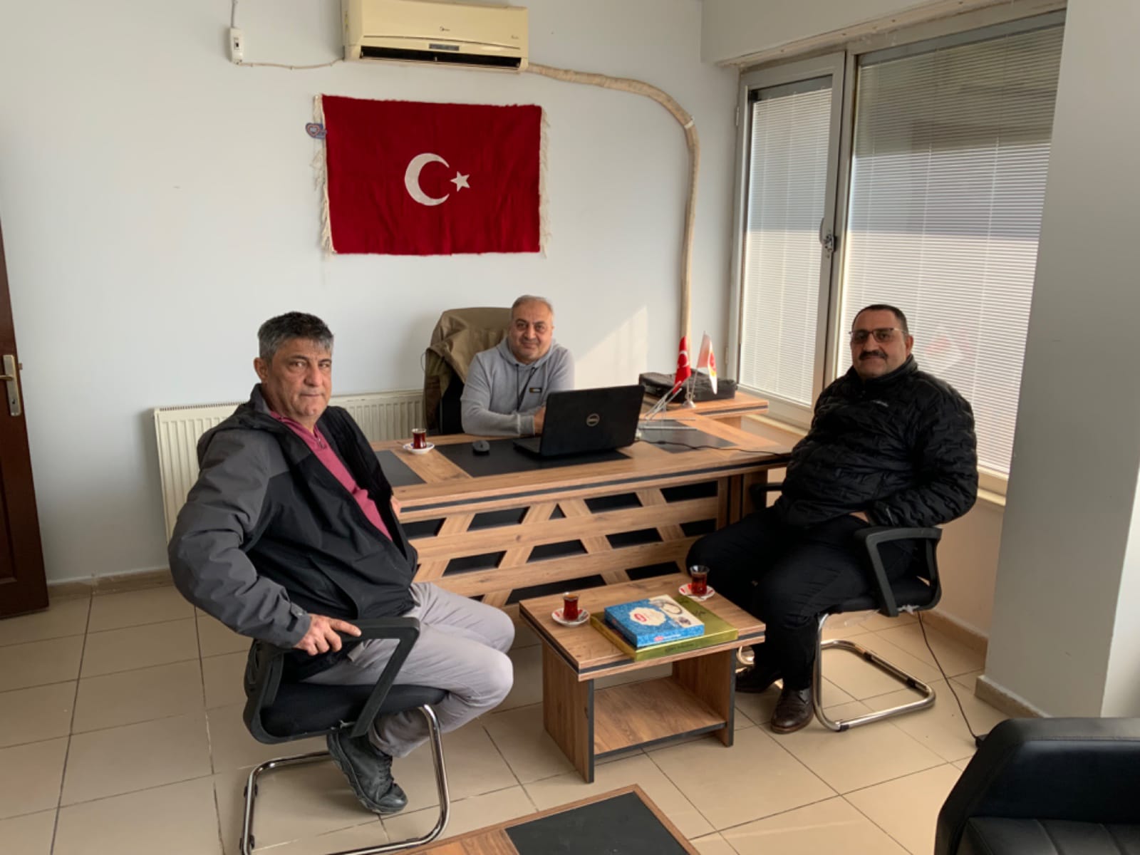 Güneydoğu Gazeteciler Cemiyeti Siirt Temsilcisi Turhan Koyuncu Bize hayırlı olsun ziyaretinde bulundu