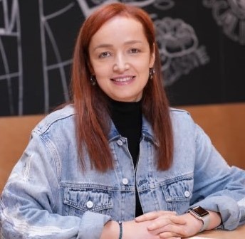 TÜRKİYE’Yİ GEZİP KADIN MUHTARLARA CESARET VERİYOR