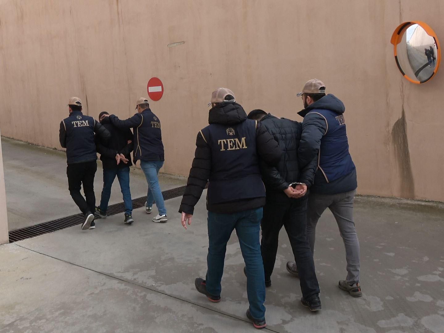 TERÖR ÖRGÜTÜ PROPAGANDASI YAPAN (2) ŞÜPHELİ YAKALANDI BİRİ TUTUKLANDI 