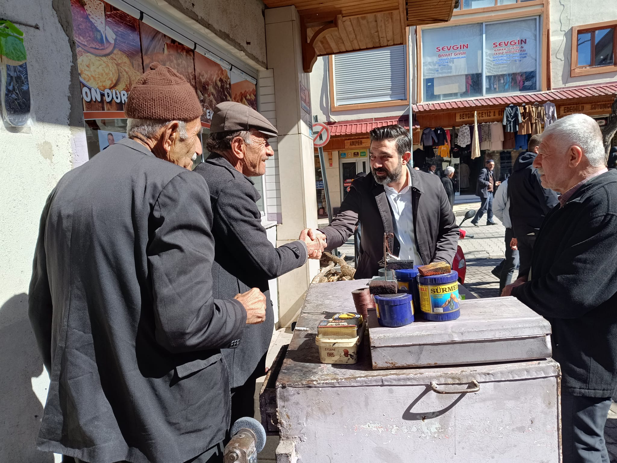 ESNAF VE VATANDAŞLARI ZİYARET EDEN OLĞAÇ;  “ŞEHRİN SORUNLARINI BİLİYORUZ, HİZMET İÇİN YOLA ÇIKTIK”