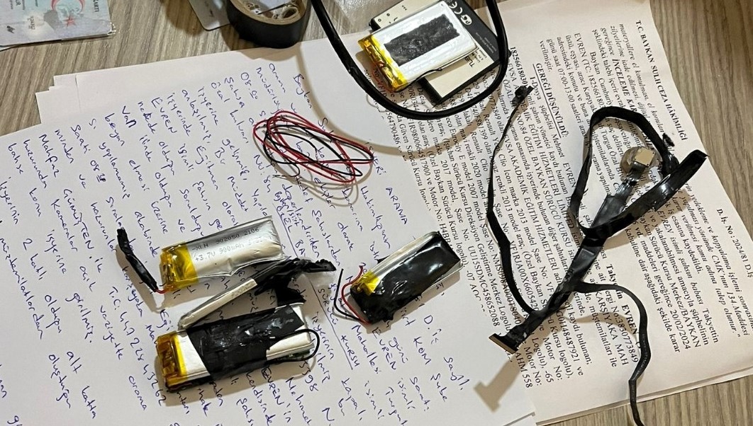 Siirt’te ÖSYM Sınavlarında Kopya Çeken Şahıslara Operasyon! Kopya Düzenekleri Ele Geçirildi