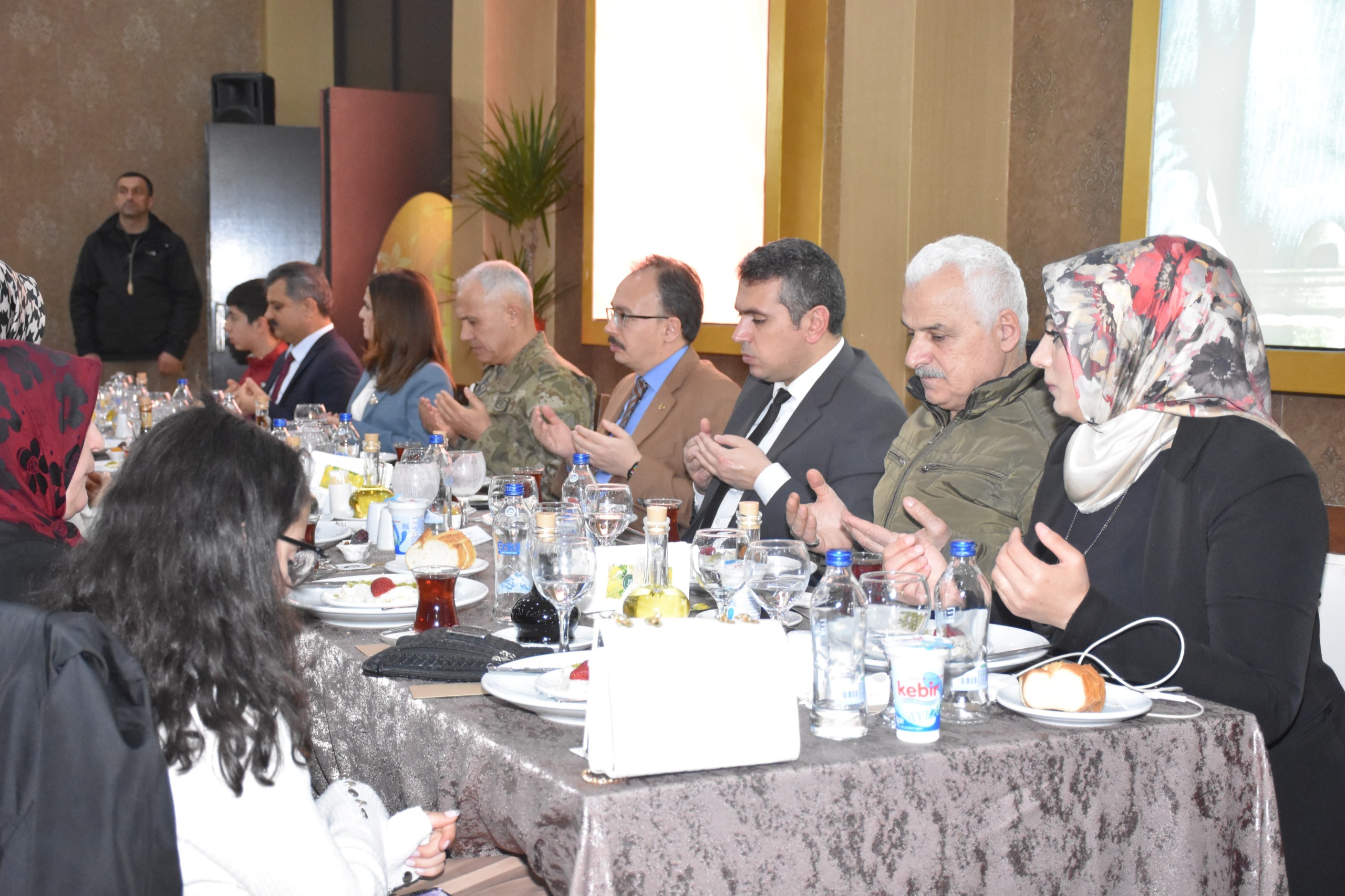 VALİ KIZILKAYA, 3. KOMANDO TUGAYI’NDA ŞEHİT YAKINLARI VE GAZİLER ONURUNA DÜZENLENEN İFTAR PROGRAMINA KATILDI