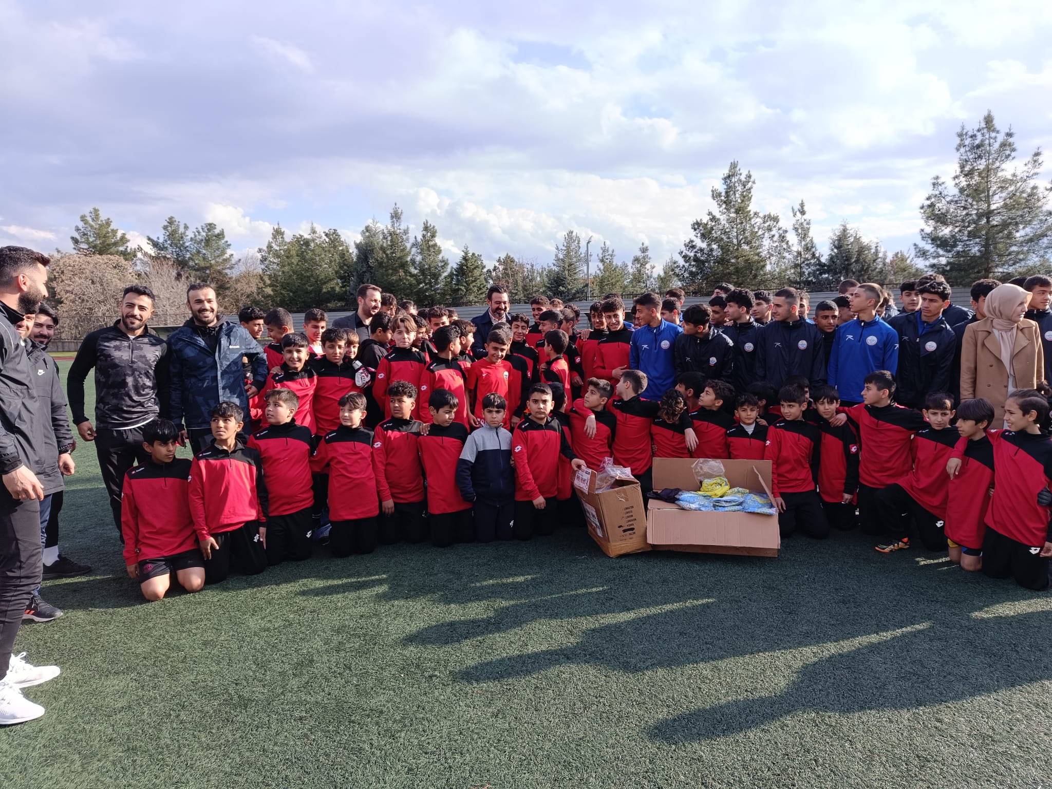 Siirt Belediye Başkan Adayı Ekrem Olğaç’tan Altyapıya Malzeme Desteği