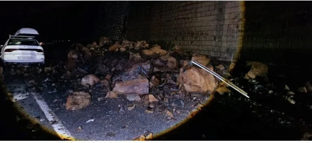 Bitlis-Baykan yolunda heyelan