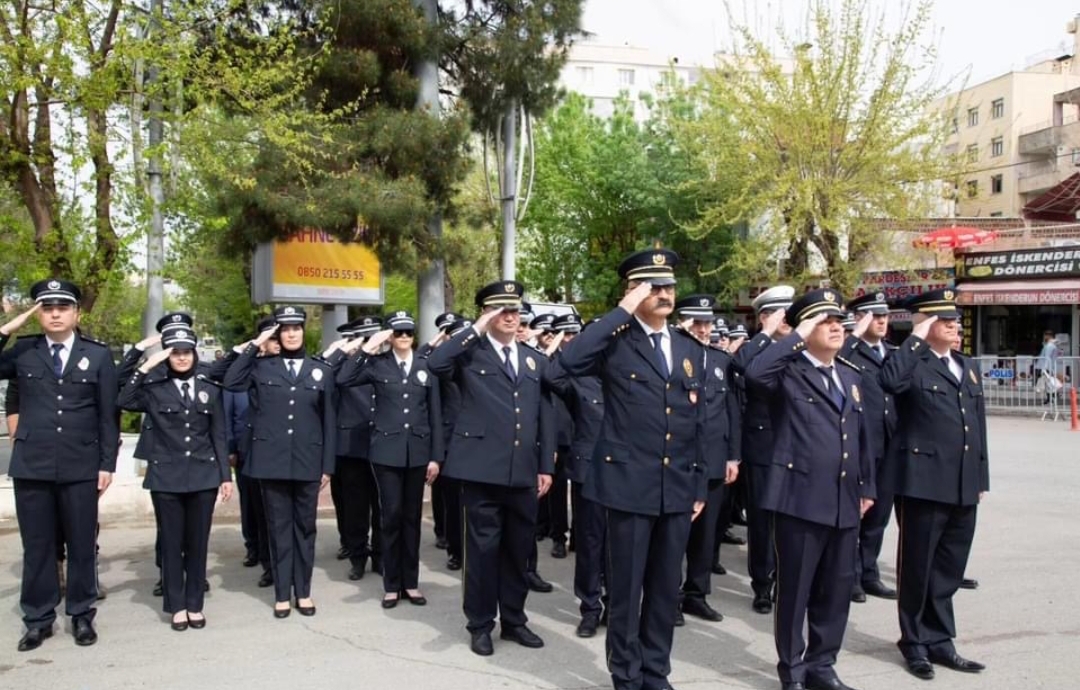 Polis Haftası Nedeniyle Atatürk Anıtına Çelenk Sunuldu