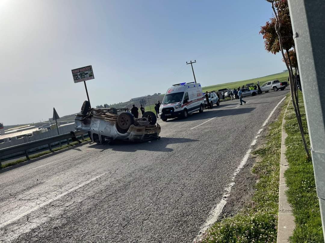 KAMYONETLER KAFA KAFAYA ÇARPIŞTI! MEYDANA GELEN KAZADA 3 KİŞİ YARALANDI