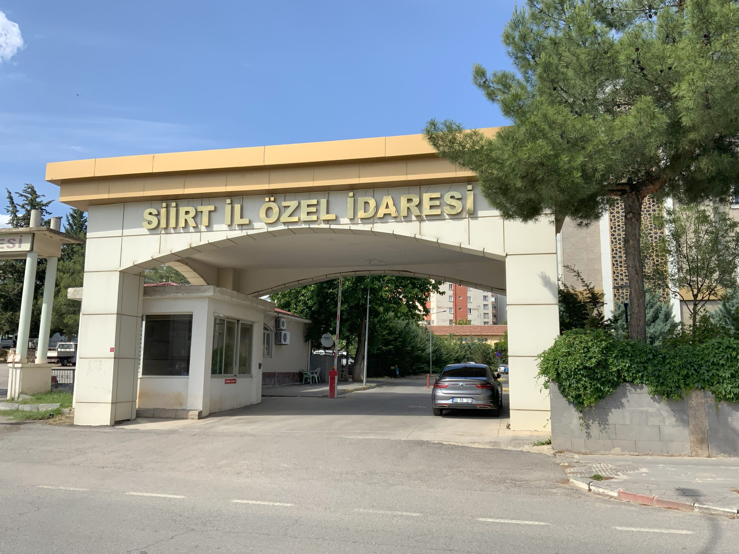 CANPOLAT KOLLARI SIVADI! İŞÇİLER VE MEMURLAR MERCEK ALTINDA