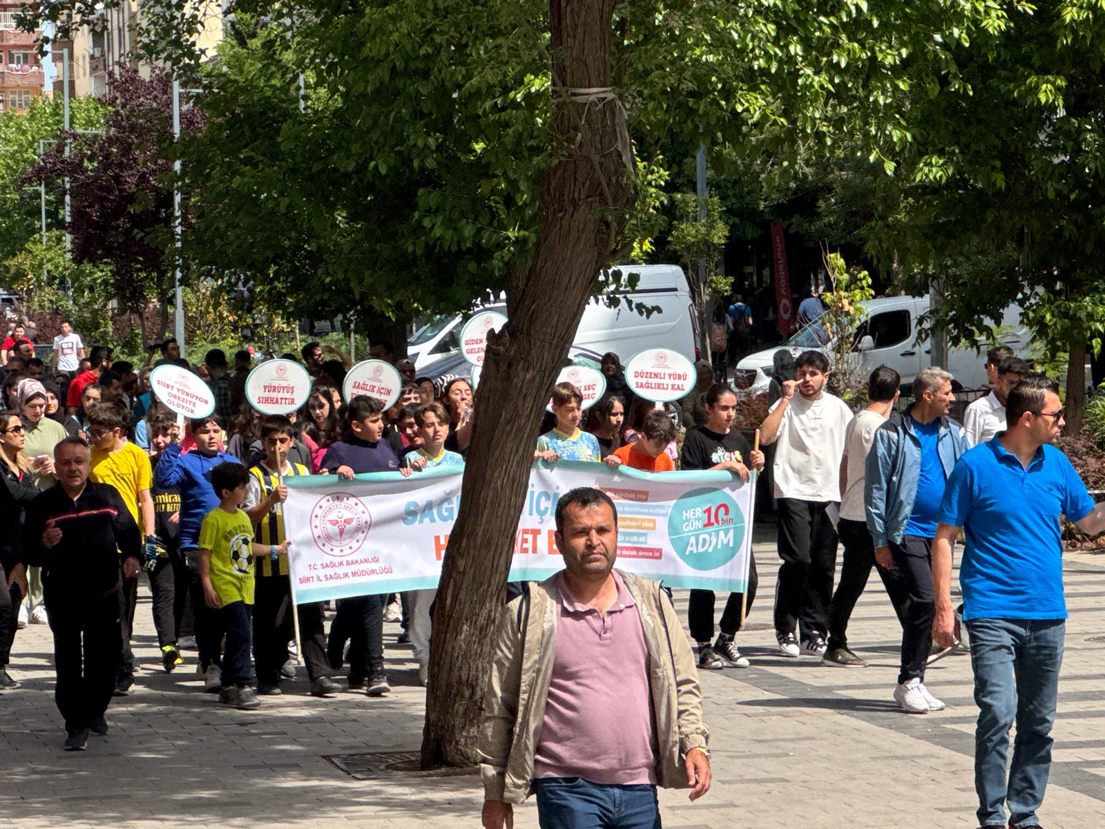 ” Sağlık için hareket Et Günü” yürüyüşü düzenlendi
