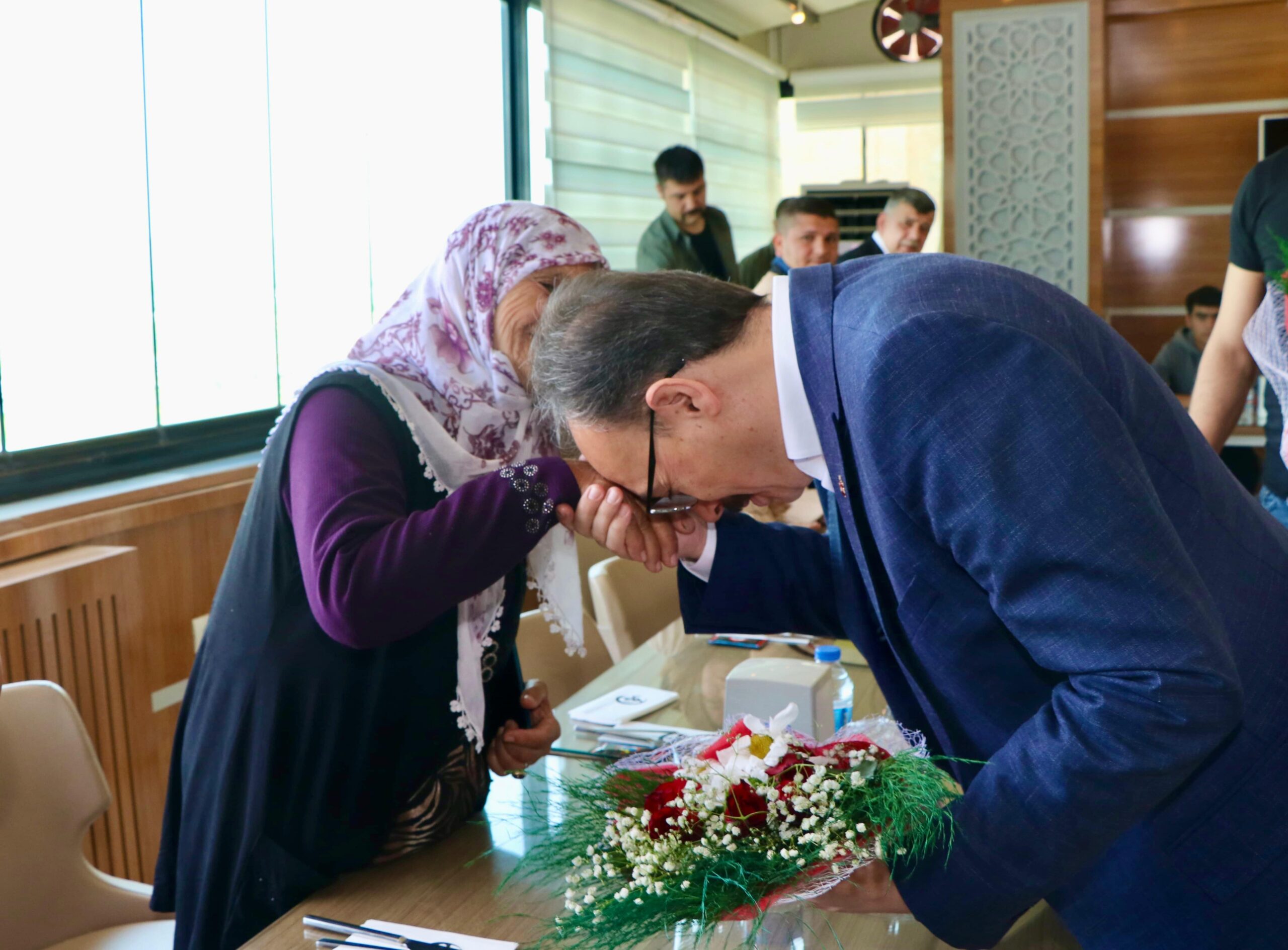 VALİ KIZILKAYA, ANNELER GÜNÜ’NDE KORUYUCU AİLELERLE BİR ARAYA GELDİ