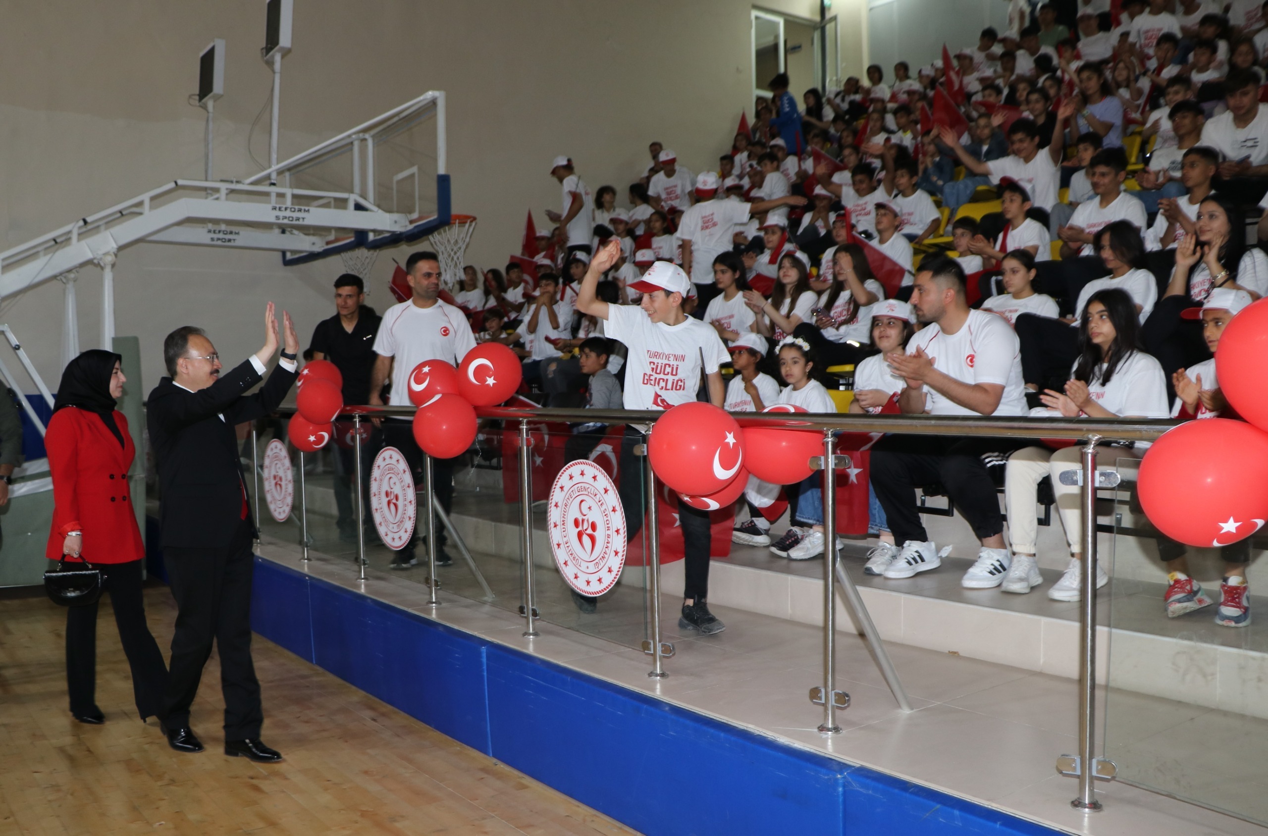 19 MAYIS’I COŞKUYLA KUTALADIK